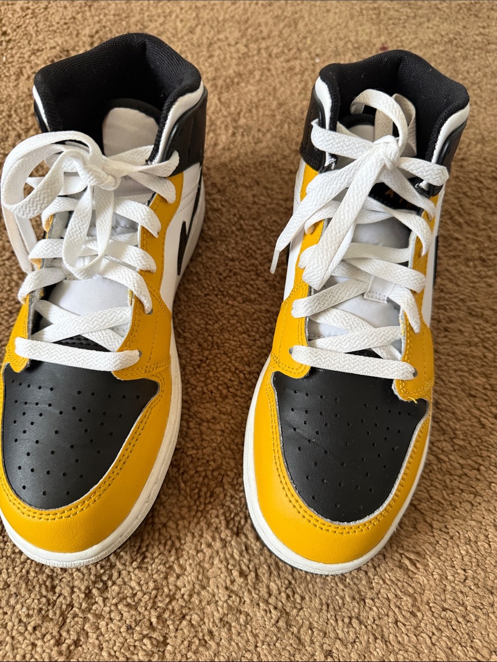 Nike Kids High-Top Sneakers in Yellow, Black & White